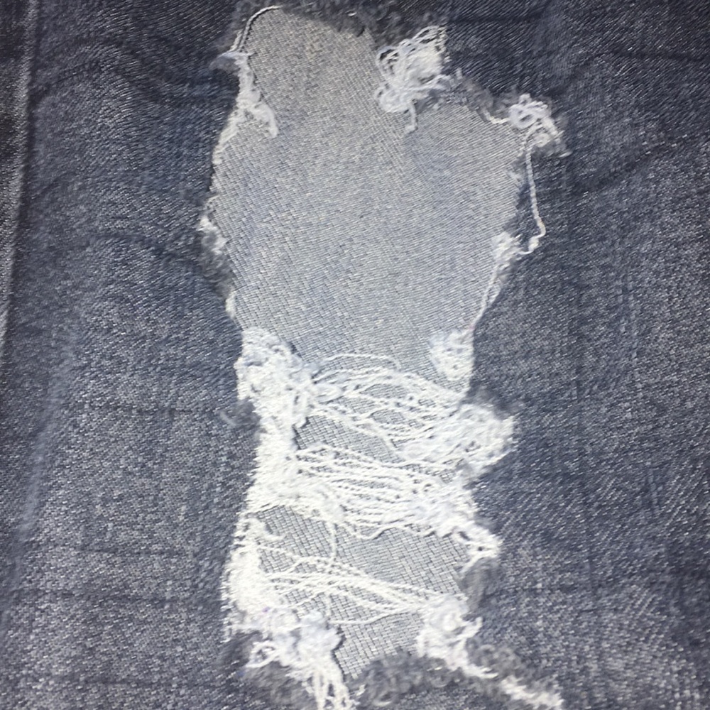 Ripped Jeans - Picture 2 of 3